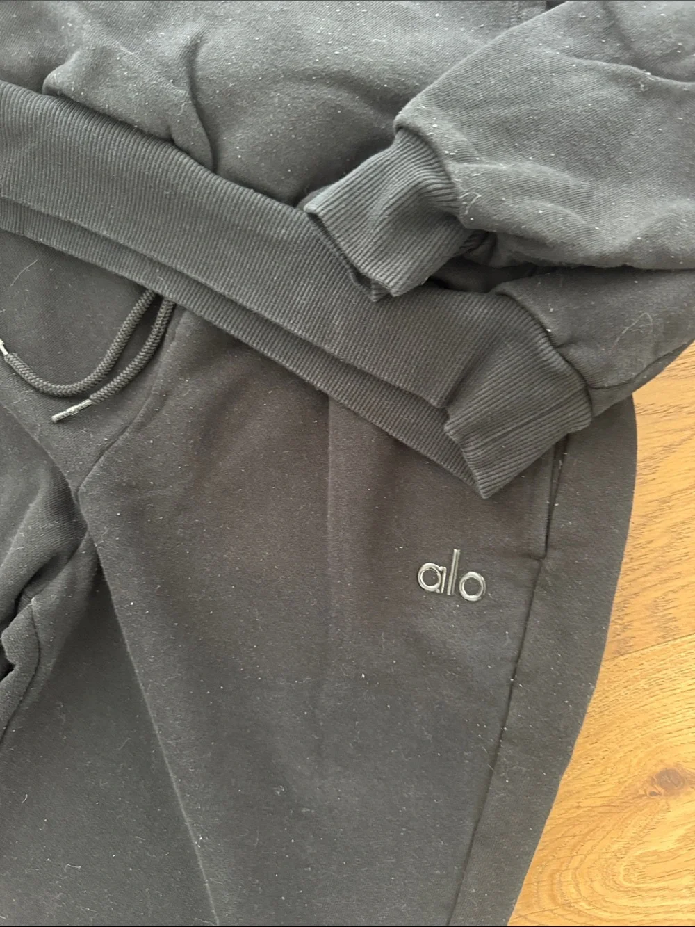 2 piece ALO Yoga Black Hoodie and Sweatpants Set